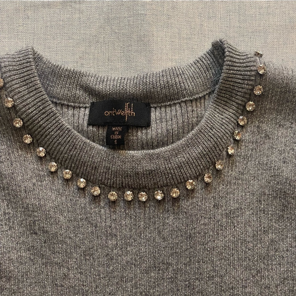 Ontwelfth Silver with rhinestones around neck Sweater Tank size small - Picture 2 of 10
